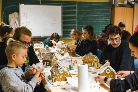 delavnica-carobne-medene-hiske (6)